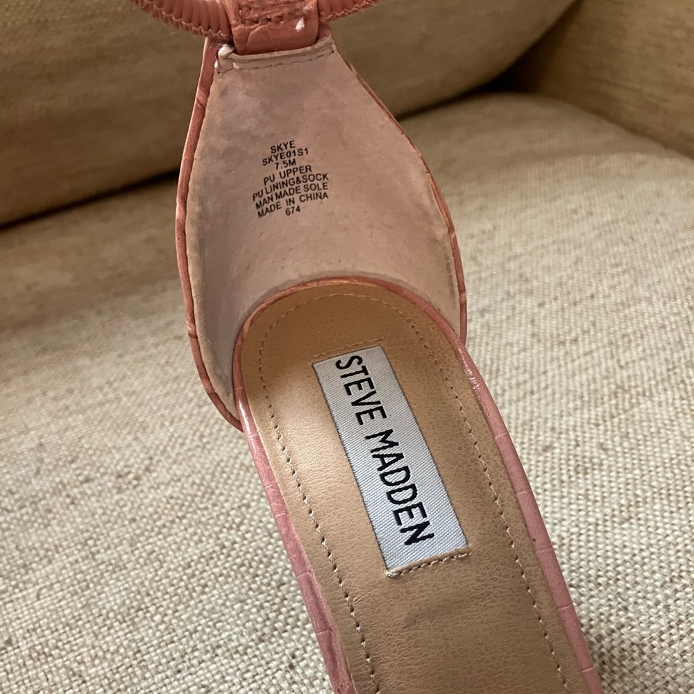 Pink croc Steve Madden heels - Picture 3 of 4